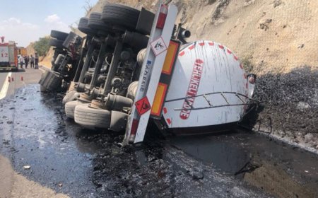 Şanlıurfa’da Devrilen Tankerden Binlerce Litre Akaryakıt Yola Döküldü