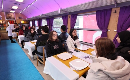 Afyon’da Vagon Afyon Cafe Hizmete Açıldı