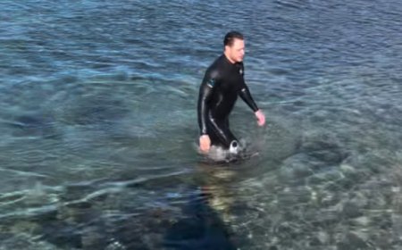 Burak Çelik Aralık Ayında Denize Girdi