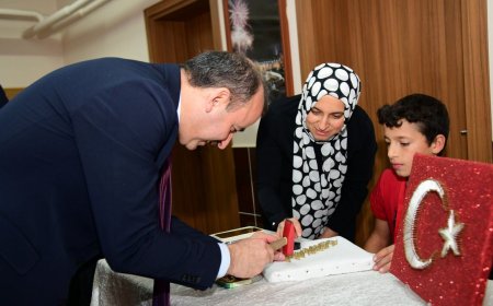 Hasan Uygun, Tonya Hoşarlı İlk ve Ortaokulu'nu Ziyaret Etti