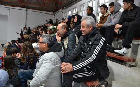 Voleybol Final Maçını Önemli İsimler İzledi