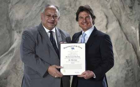 Tom Cruise'a Donanma Bakanlığı Ödülü