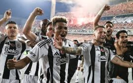 Beşiktaş'ta Üç Futbolcuyla Yollar Ayrılıyor