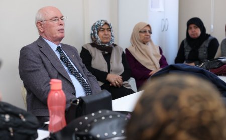 Başkan Kurt Kadınlarla Ayşe Tuba Arslan Halk Merkezi'nde Buluştu