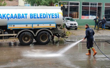 Akçaabat Belediyesi Temizlik Çalışmalarıyla İlçeyi Güzelleştiriyor