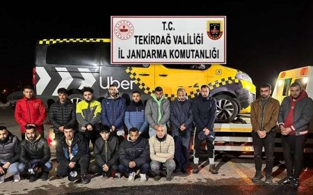 Uber Araçla Kaçmaya Çalışan 14 Göçmen Yakalandı