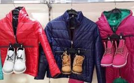 Adana'da İhtiyaç Sahibi Çocuklara Bot ve Mont Desteği