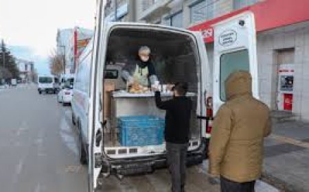 Van’da Soğuk Havalarda Sıcak Çorba İkramı Başladı