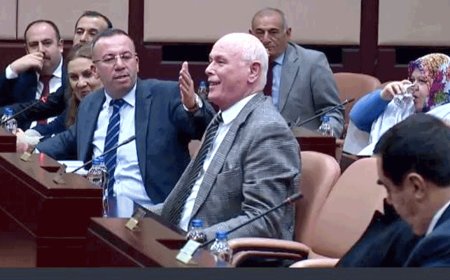 Eskişehir Büyükşehir Meclisi’nde Gülümseten Diyalog