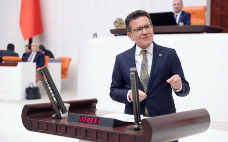 Atay Uslu: 'Vicdanlar Kirlendi, Bebekler Kıyıya Vuruyor'