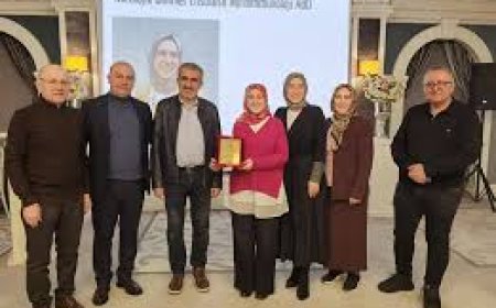 4 İsme İlimde Bilgelik Plaketi