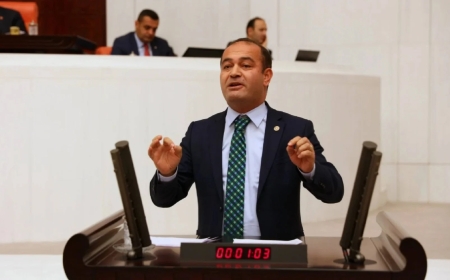 Özgür Karabat'tan Asgari Ücret Eleştirisi: 'Halkı Açlık Sınırına Mahkûm Edemezsiniz'