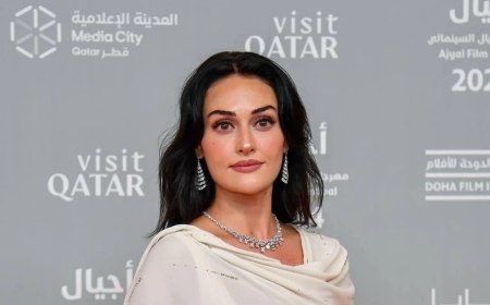 Esra Bilgiç O Ses Türkiye Sahnesinde: Saçı, Makyajı ve Kıyafetiyle Göz Kamaştırdı