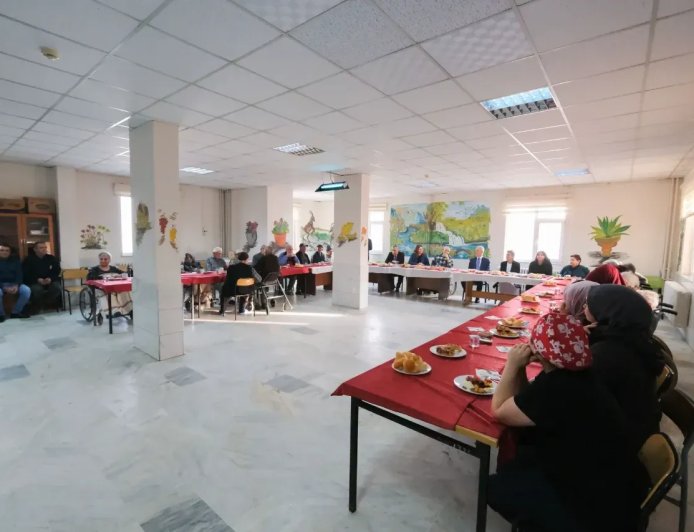 Vali Çiçekli'den Huzurevine Ziyaret