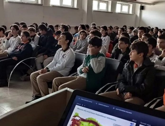 Erzincan’da Öğrenciler Afet Bilincini Öğreniyor