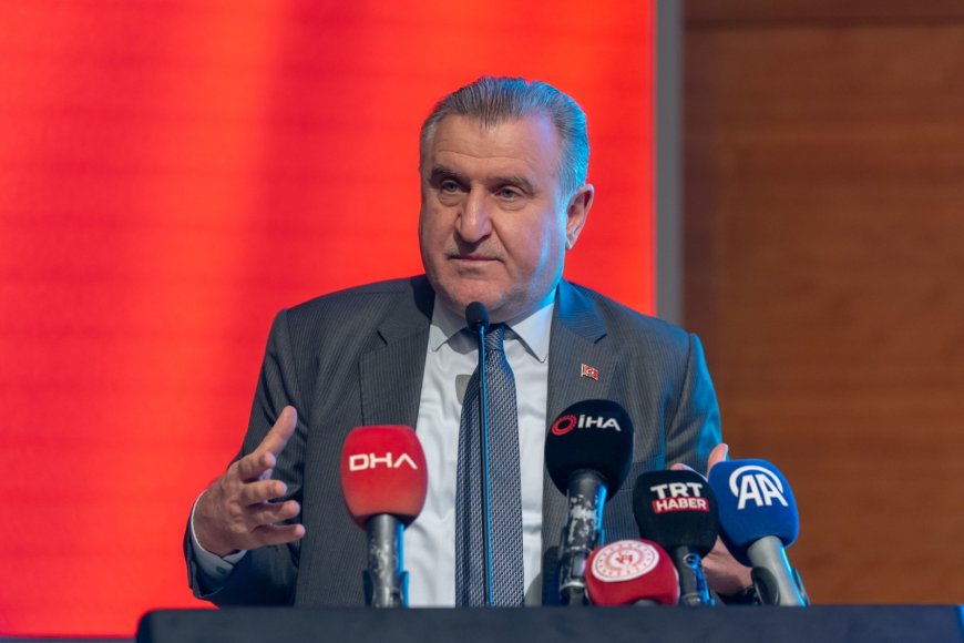 Gençlik ve Spor Bakanı Dr. Osman Aşkın Bak, Üniversiteli Gençlerle Bir Araya Geldi