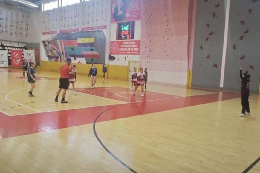 Bingöl Spor Lisesi Elazığ'da Şampiyon Oldu