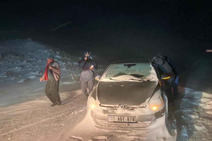 Van'da Manzara İzlerken Saatlerce Mahsur Kaldı