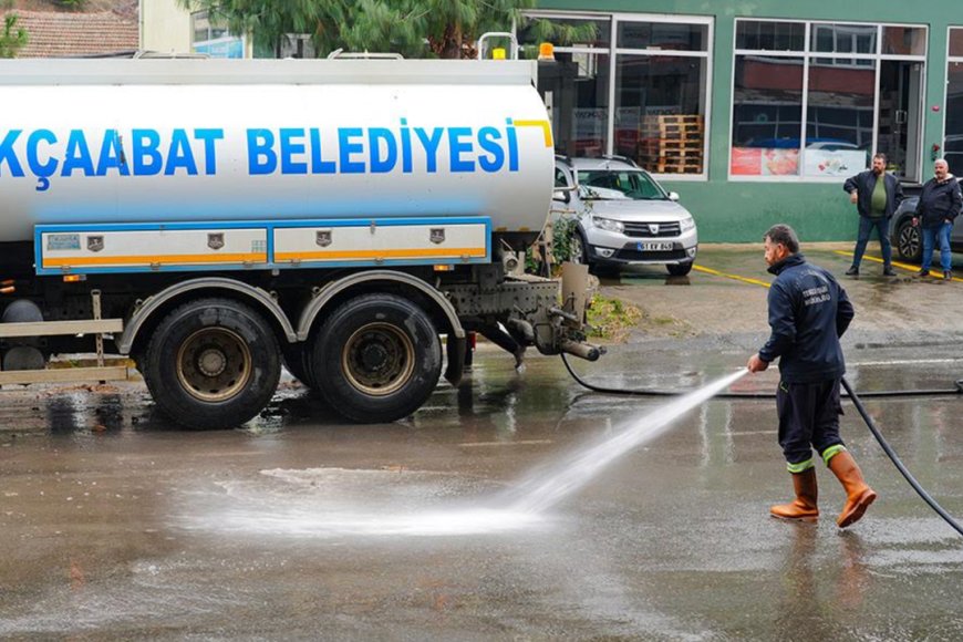 Akçaabat Belediyesi Temizlik Çalışmalarıyla İlçeyi Güzelleştiriyor