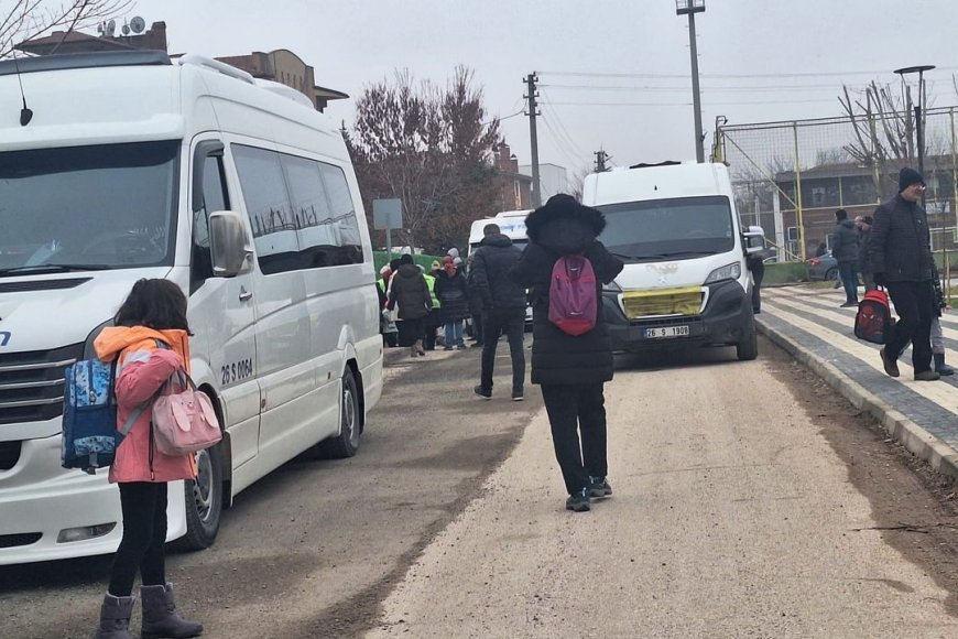 Meserret İnel İlkokulu Önünde Güvenlik Endişesi