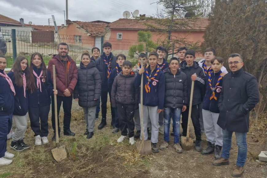 Eskişehir'de Öğrenciler Kireç Köyü'ne Yeşil Dönüşüm Gerçekleştirdi