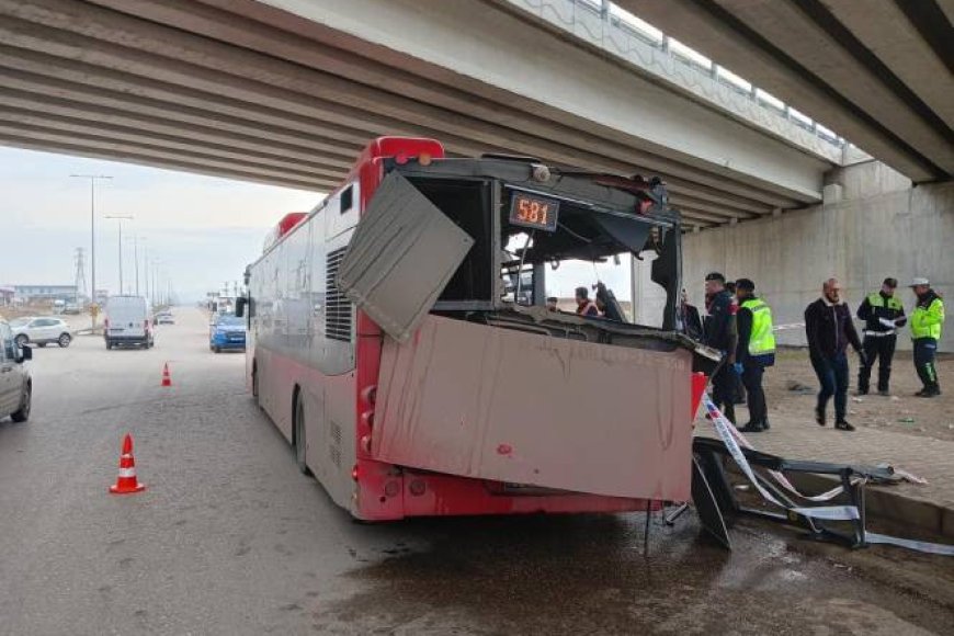 Ankara’da TIR ve Belediye Otobüsü Çarpıştı: 1 Kişi Hayatını Kaybetti