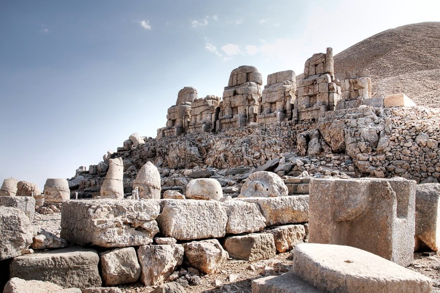 Nemrut Dağı’na Turist İlgisi Artarak Devam Ediyor