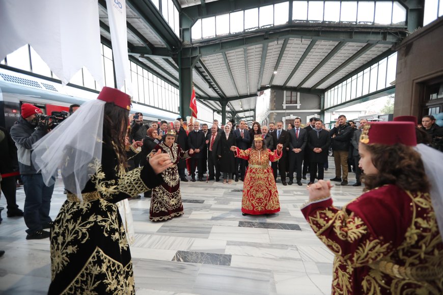 "Turistik Tuz Ekspresi" Ankara'dan Yola Çıktı: Engelleri Kaldırmak İçin Birlikte