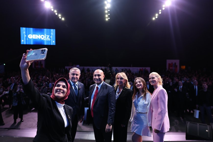 Aile ve Sosyal Hizmetler Bakanı Mahinur Özdemir Göktaş Halkbank Gençiz Zirvesi'nde Konuştu