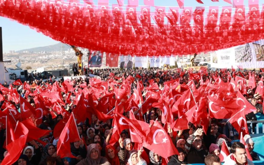 Cumhurbaşkanı Erdoğan ve İçişleri Bakanı Yerlikaya Katılımıyla Deprem Konutları Kura Çekimi ve Anahtar Teslim Töreni Gerçekleştirildi