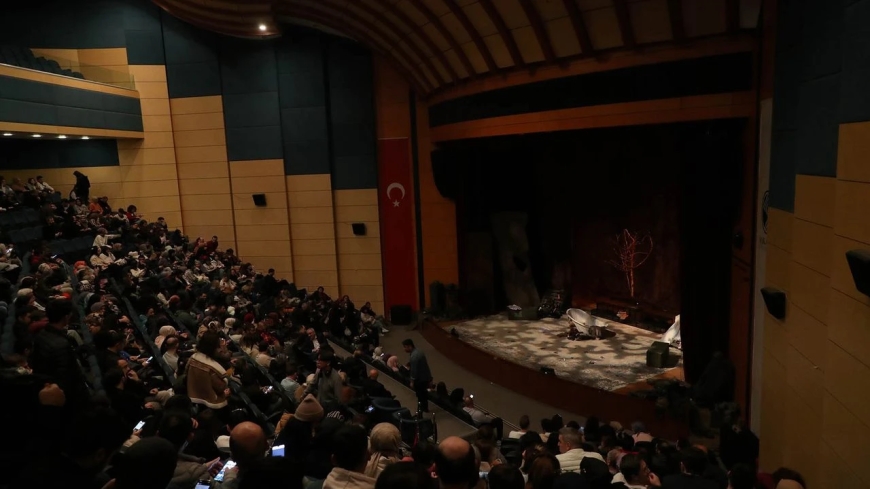 Devlet Tiyatroları’nın “Boş Şehir” Oyunu Sakarya’da Büyük İlgi Gördü