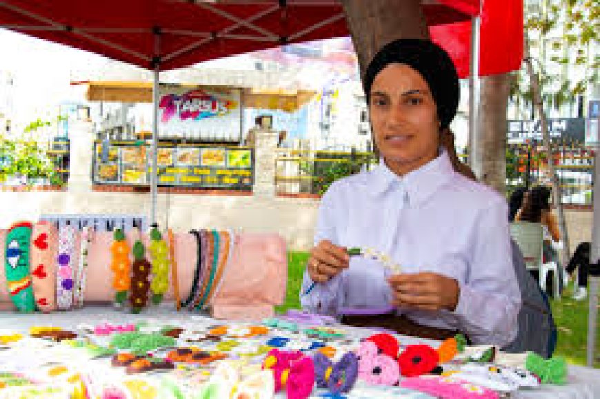 Mersin’de Yeni Yıl Temalı Üretici Kadın Stantları İlgi Görüyor