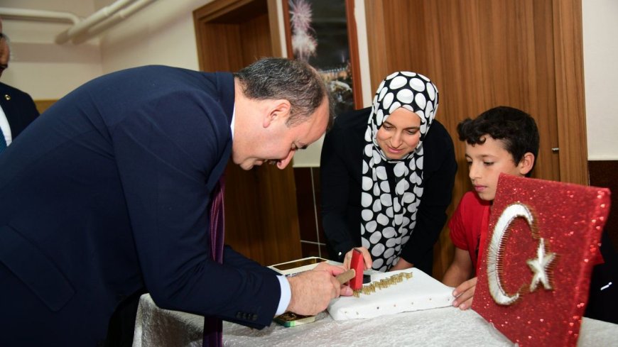 Hasan Uygun, Tonya Hoşarlı İlk ve Ortaokulu'nu Ziyaret Etti