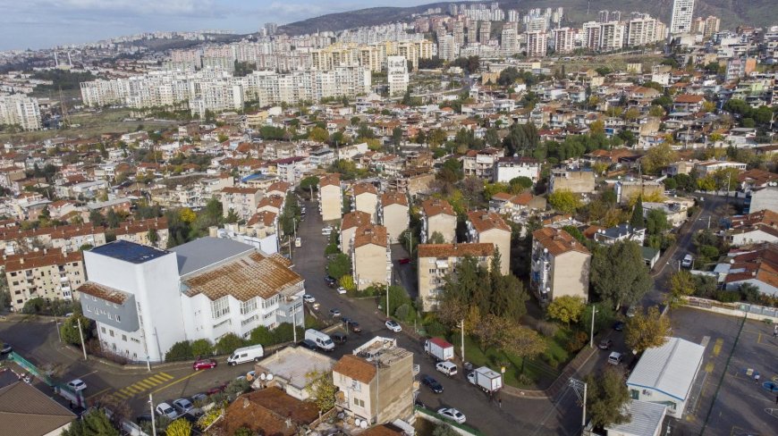 Karşıyaka'da Yılların Özlemi Bitiyor: 700 Tapu Dağıtıldı