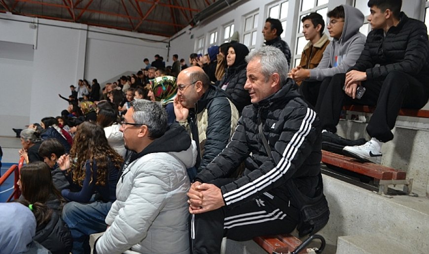 Voleybol Final Maçını Önemli İsimler İzledi