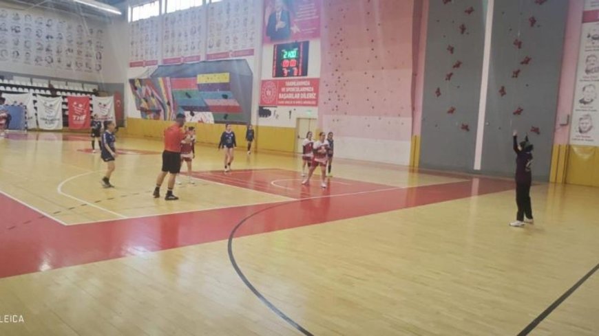 Bingöl Spor Lisesi Elazığ'da Şampiyon Oldu