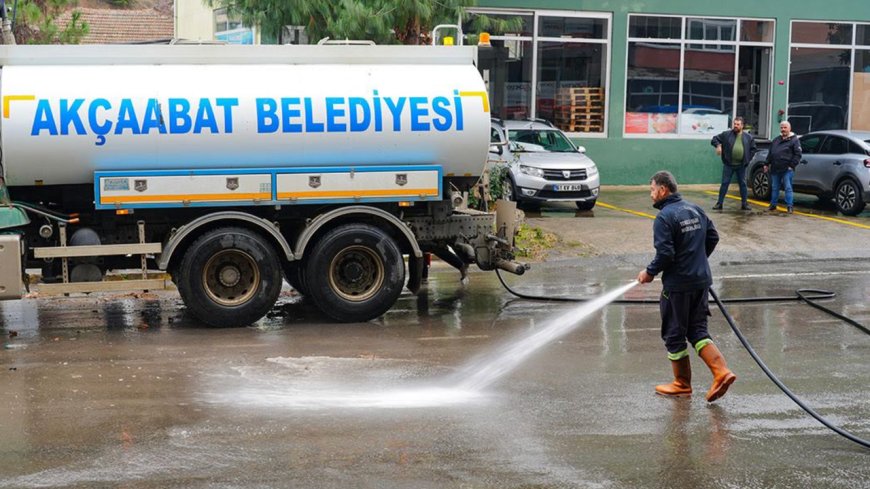 Akçaabat Belediyesi Temizlik Çalışmalarıyla İlçeyi Güzelleştiriyor