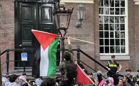 Galata'daki Filistin Yürüyüşünde Hulusi Akar: 'Netanyahu Çetesi Hukuk Önünde Hesap Verecek'