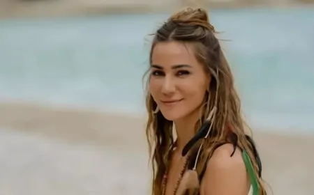 Zeynep Tokuş Çocuklarıyla Yeni Yıl Pozu Verdi: Güzelliğiyle Yorum Yağmuruna Tutuldu