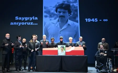 Müzik Dünyasının Efsanesi Ferdi Tayfur, Sevenlerinin Gözyaşlarıyla Son Yolculuğuna Uğurlandı