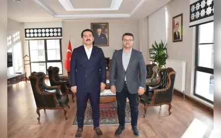 AK Parti İlçe Başkanı Yusuf Zengin Karapınar Kaymakamı Şenol Öztürk’ü Ziyaret Etti