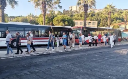 İzmir’de Belediye Otobüs Şoförlerinden İş Bırakma Eylemi: Ulaşım Felç Oldu