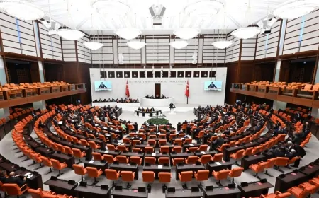 Üç Parti Birleşti: Mecliste Demokrasi Platformu Kuruldu