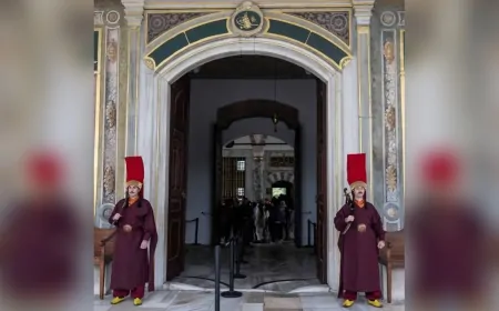 Topkapı Sarayı’nda Jandarmalar 'Silahtar' Kıyafetleriyle Tarihi Canlandırıyor