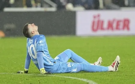 Fenerbahçe'ye Livakovic'ten Kötü Haber: Sağ Arka Adalesinde Yırtık Tespit Edildi