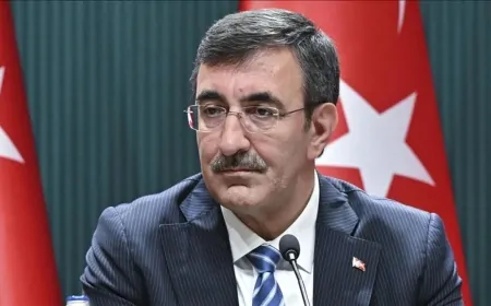 Cevdet Yılmaz: 'Önceliğimiz Enkaz Altındaki Vatandaşlara Ulaşmak'