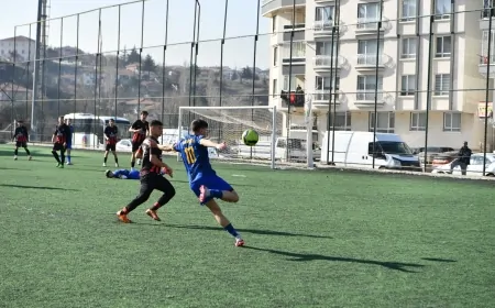 Mamak Belediyesi Futbol Takımı, Karşıyaka İdman Yurdu’nu 2-1 mağlup ederek üst lige çıktı