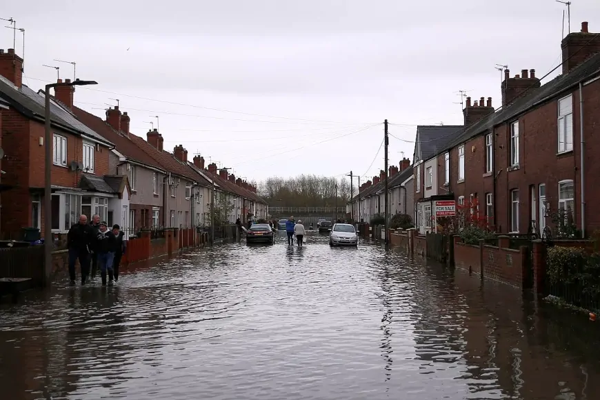 İngiltere'de Yeni Yıl Sel Felaketiyle Başladı: Manchester ve Yorkshire Sular Altında