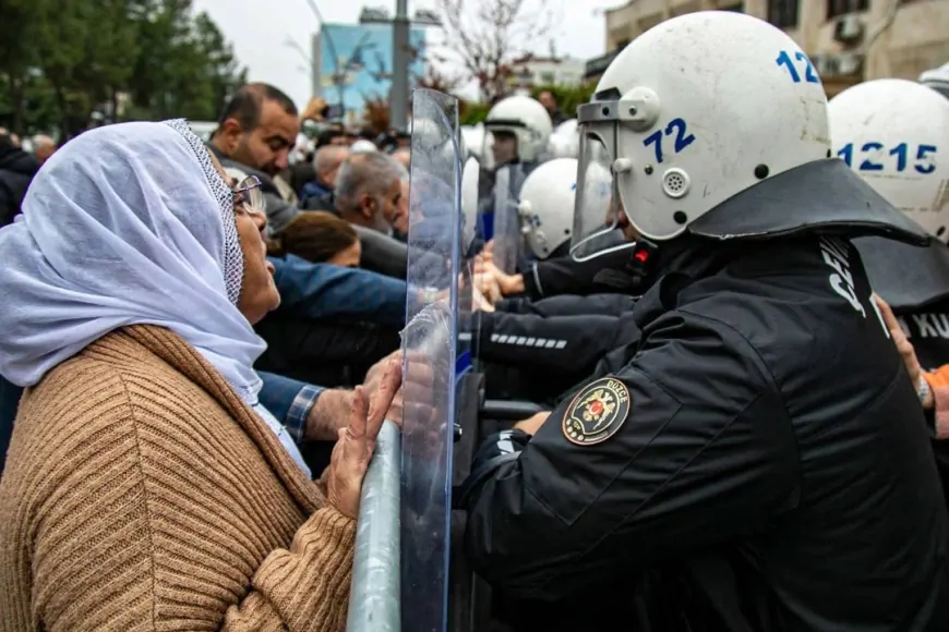 Mersin'de 'Kayyum' Protestosunda Arbede Yaşandı: Eylemler Devam Ediyor