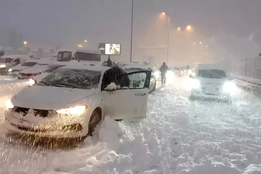 İstanbul'da Kar Tarihi Yeniden Değişti: Sıcaklık 10 Derece Düşecek, İşte Detaylı Hava Durumu